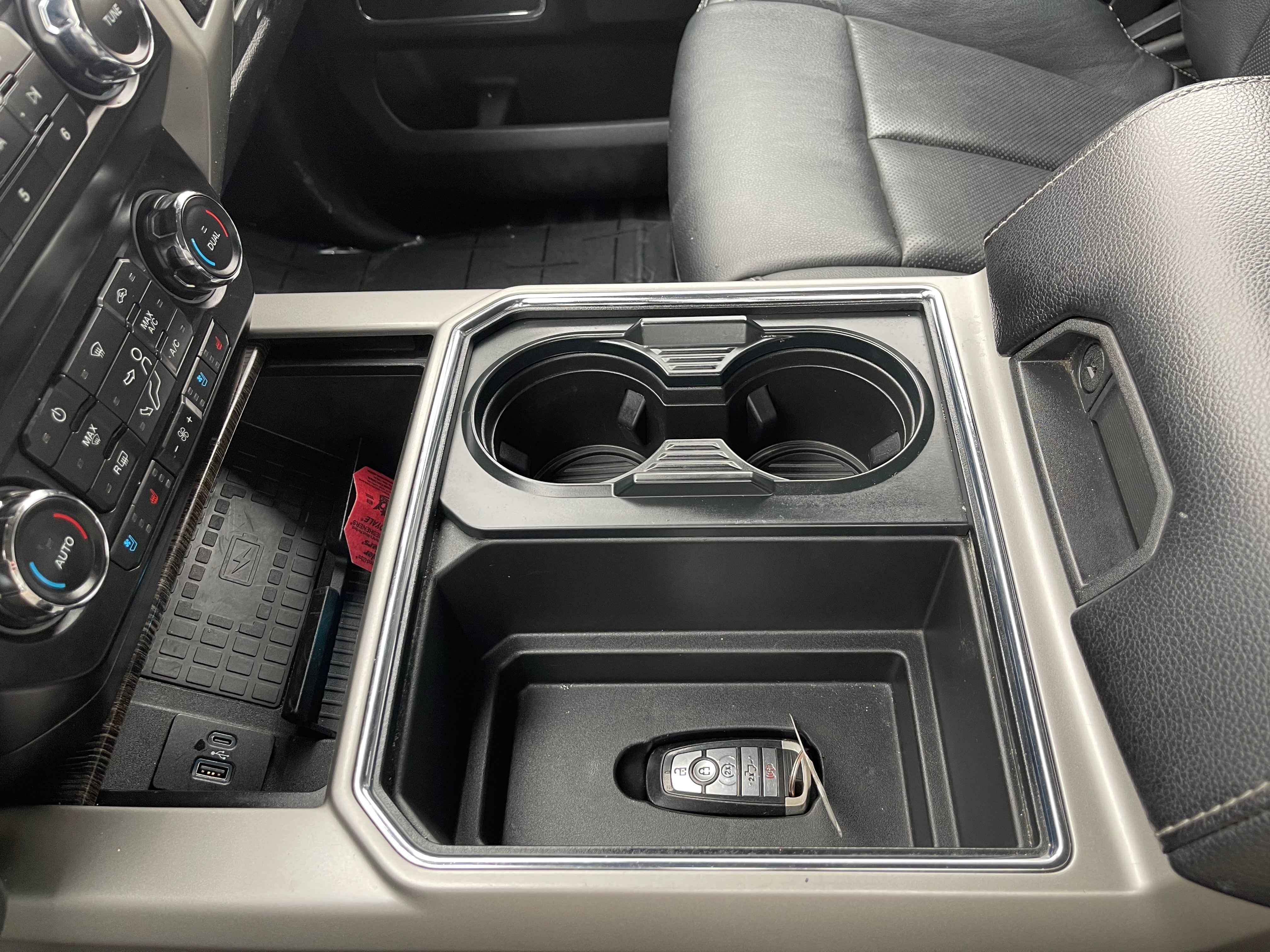 2020 Ford Super Duty F-350 DRW 4x4 Lariat 4dr Crew Cab 8 ft. LB DRW Pickup