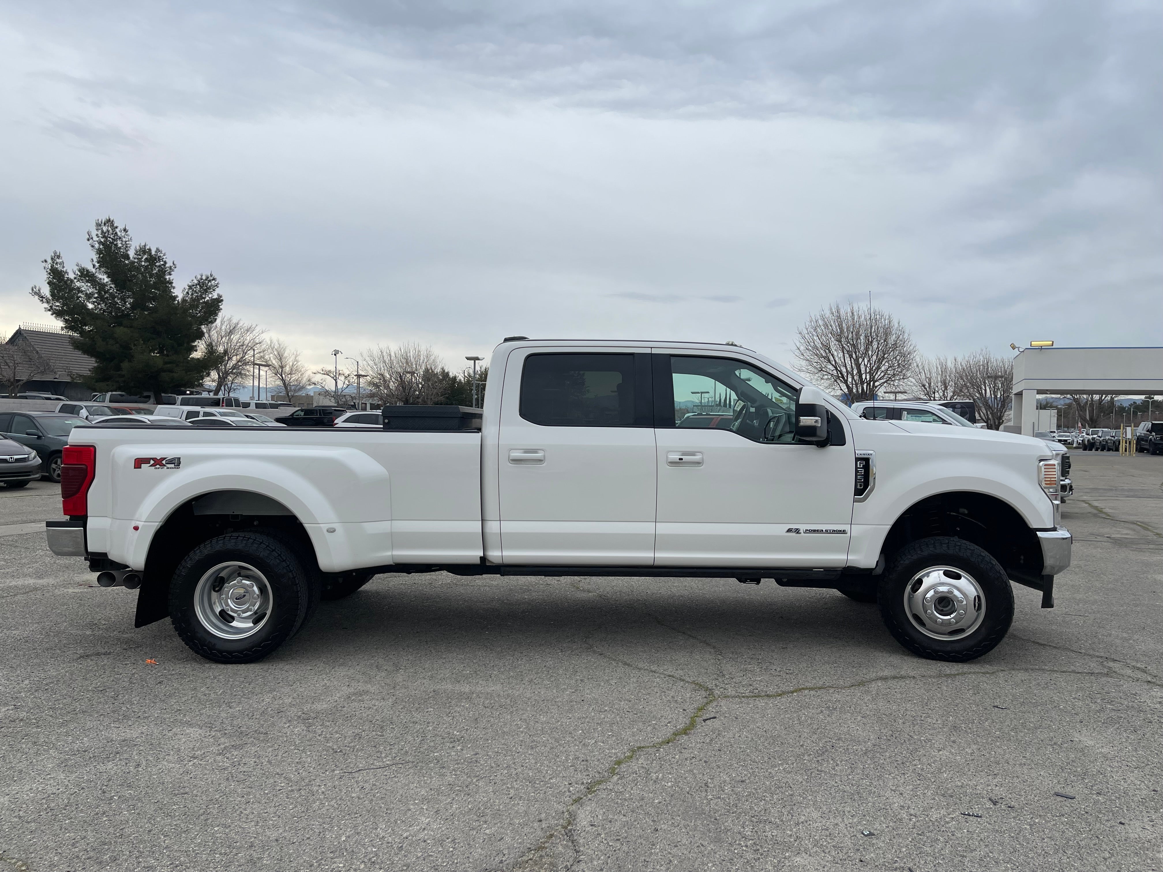 2020 Ford Super Duty F-350 DRW 4x4 Lariat 4dr Crew Cab 8 ft. LB DRW Pickup