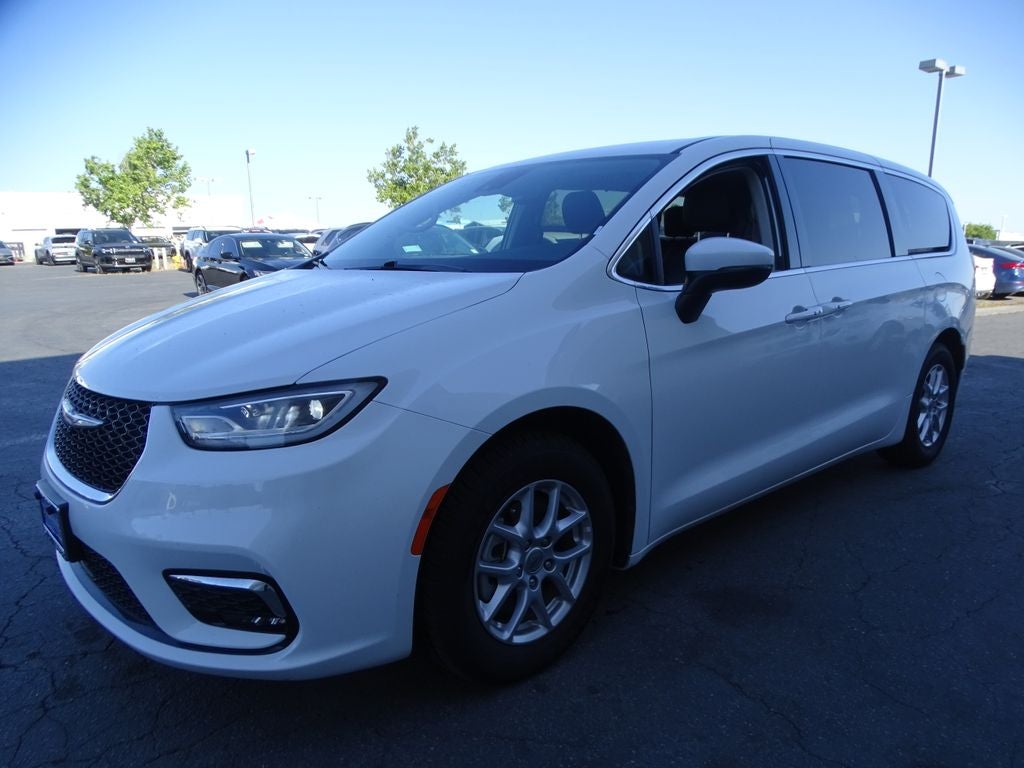 2023 Chrysler Pacifica Touring L