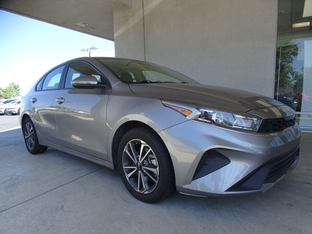 2023 Kia Forte LXS AT's photo