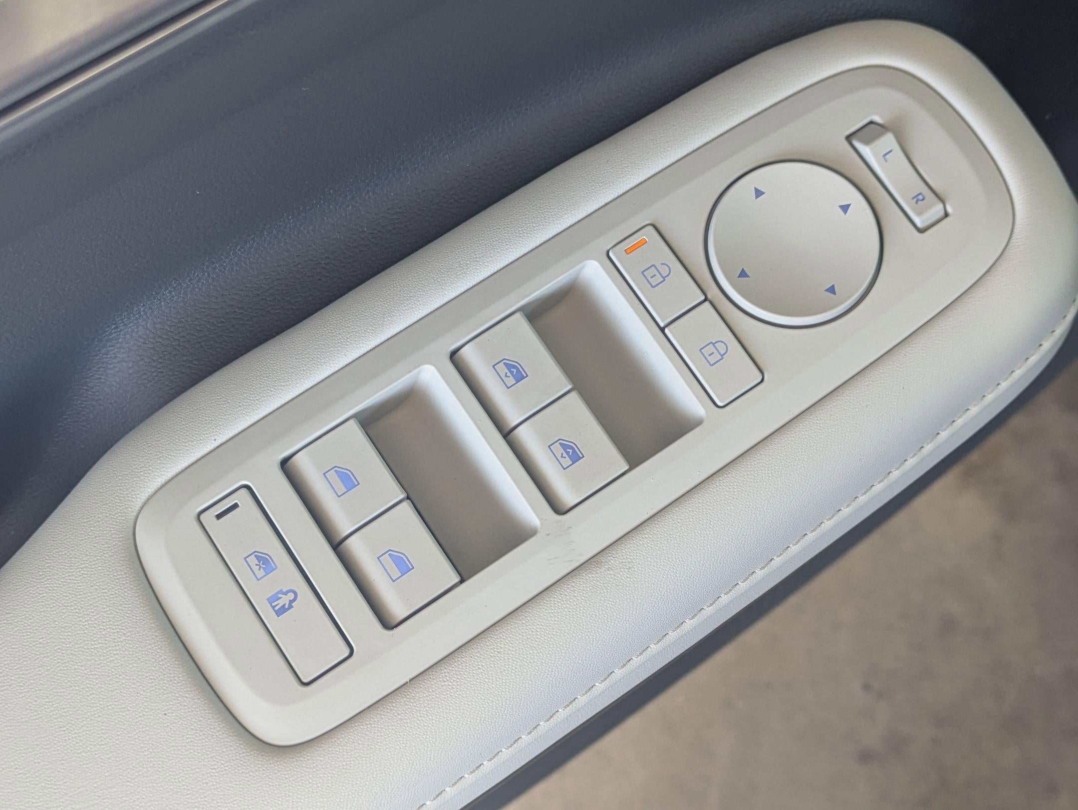 2025 Hyundai SANTA FE SEL FWD