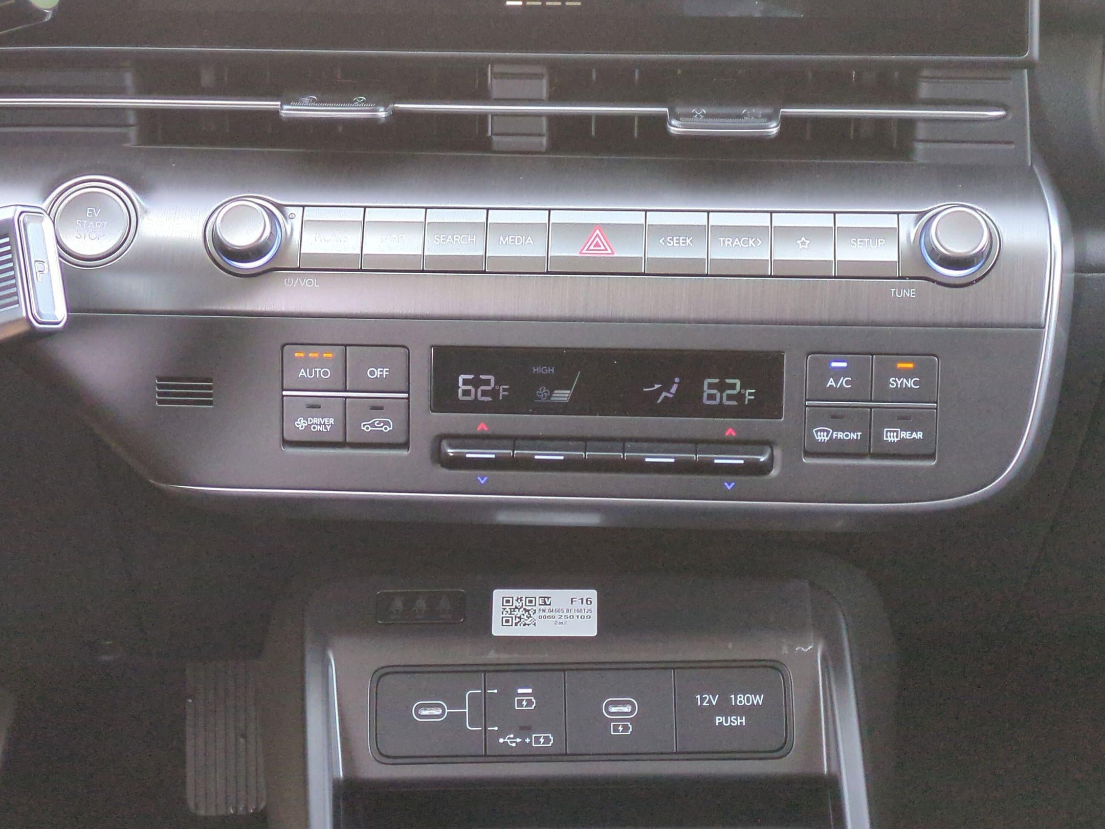 2025 Hyundai KONA ELECTRIC SEL