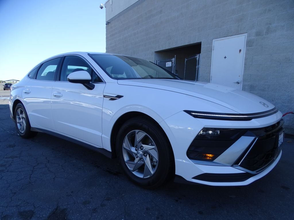 2025 Hyundai Sonata SE's photo