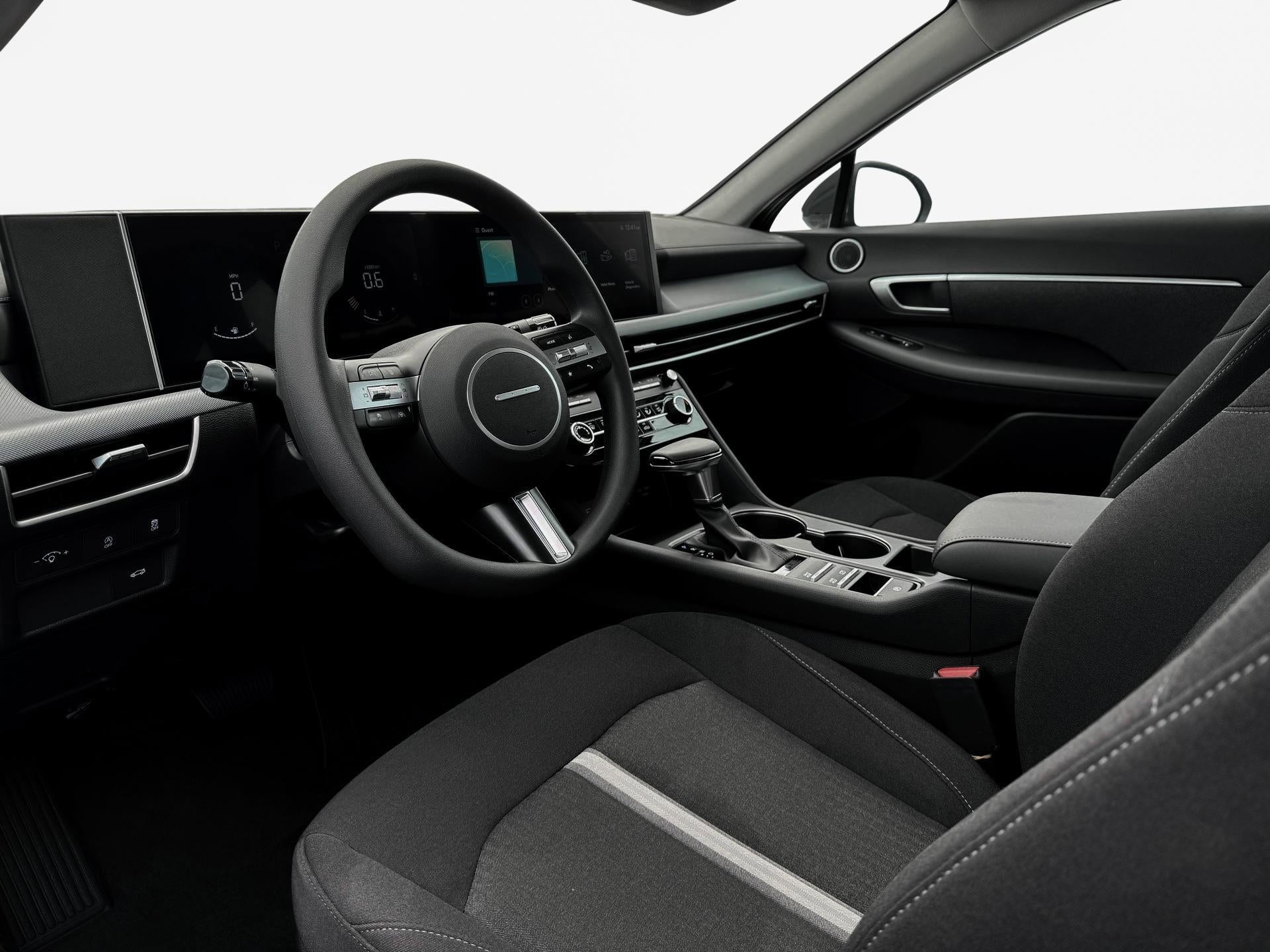 2025 Hyundai SONATA SE