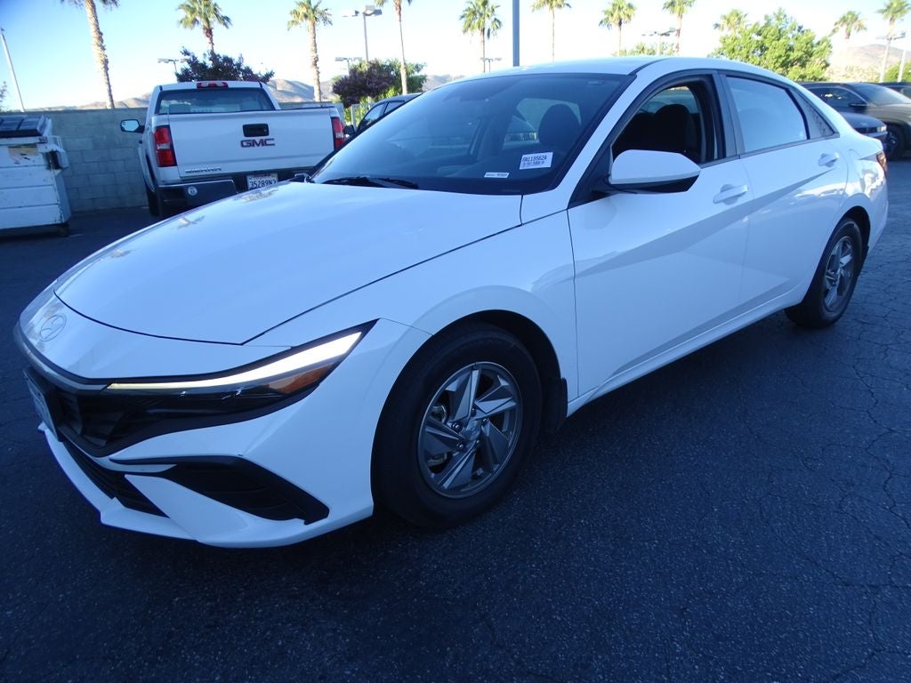 2025 Hyundai ELANTRA SE