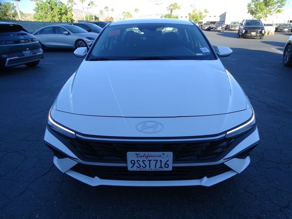 2025 Hyundai ELANTRA SE