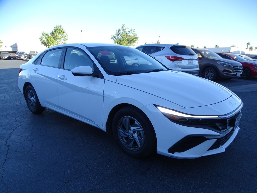 2025 Hyundai ELANTRA SE