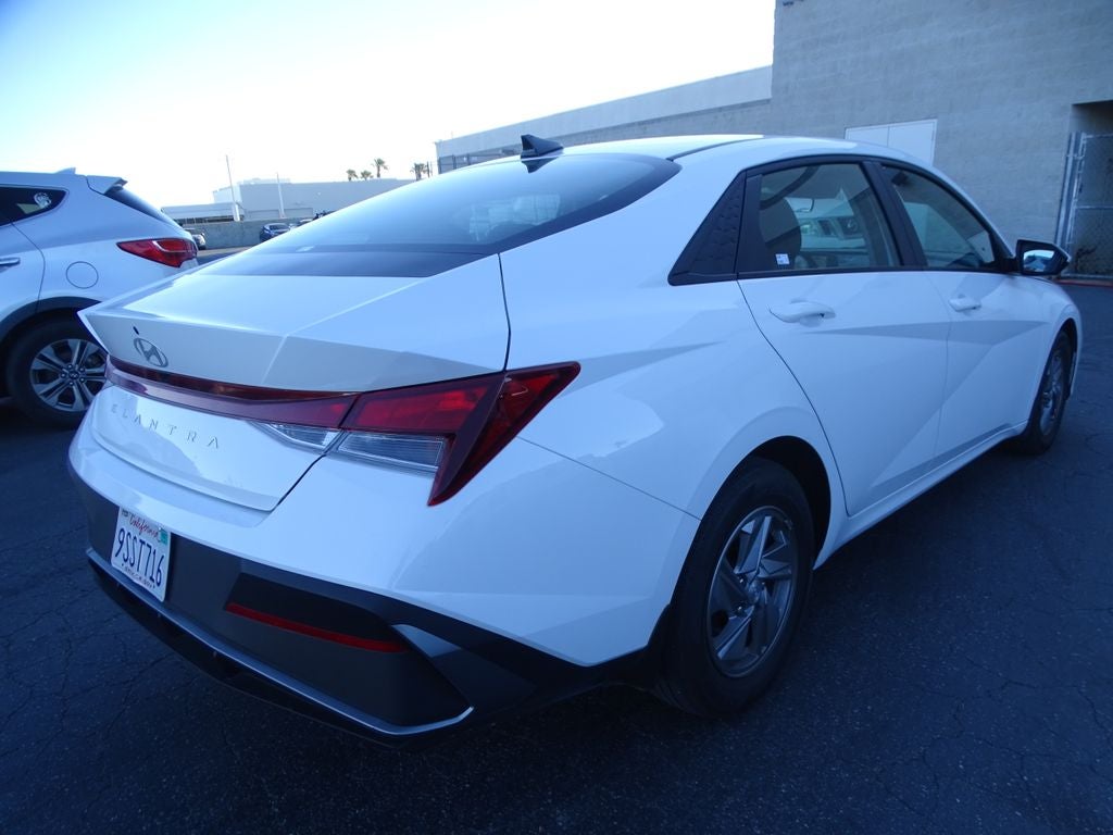 2025 Hyundai ELANTRA SE