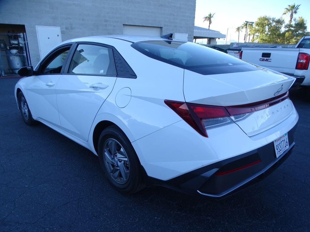 2025 Hyundai ELANTRA SE