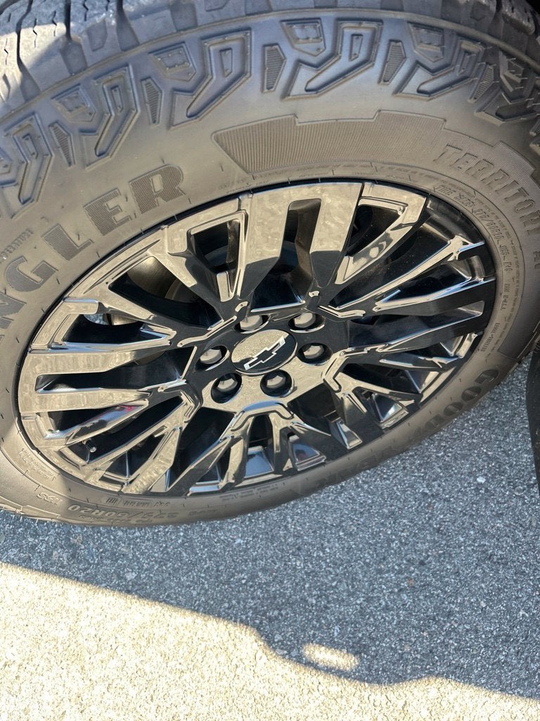 2025 Chevrolet Suburban Z71