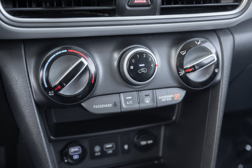 2021 Hyundai KONA SEL Plus