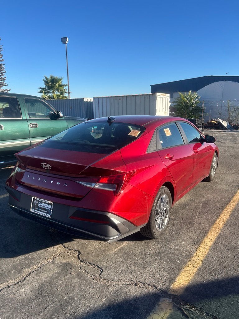 2024 Hyundai ELANTRA SEL