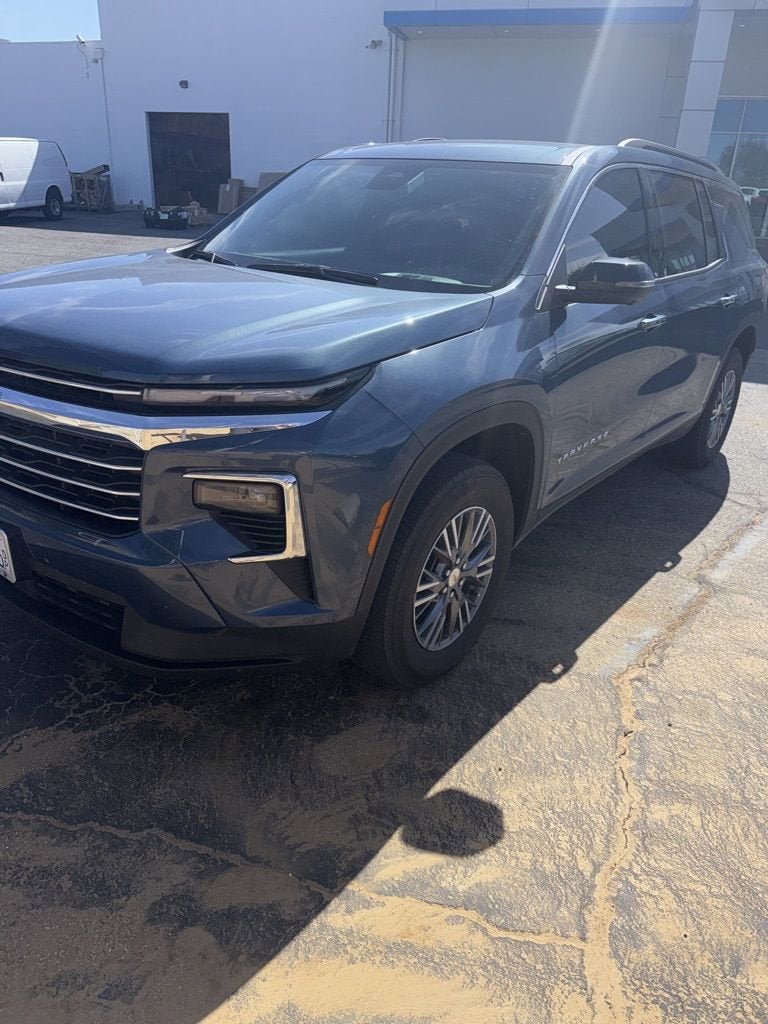 2025 Chevrolet Traverse LT