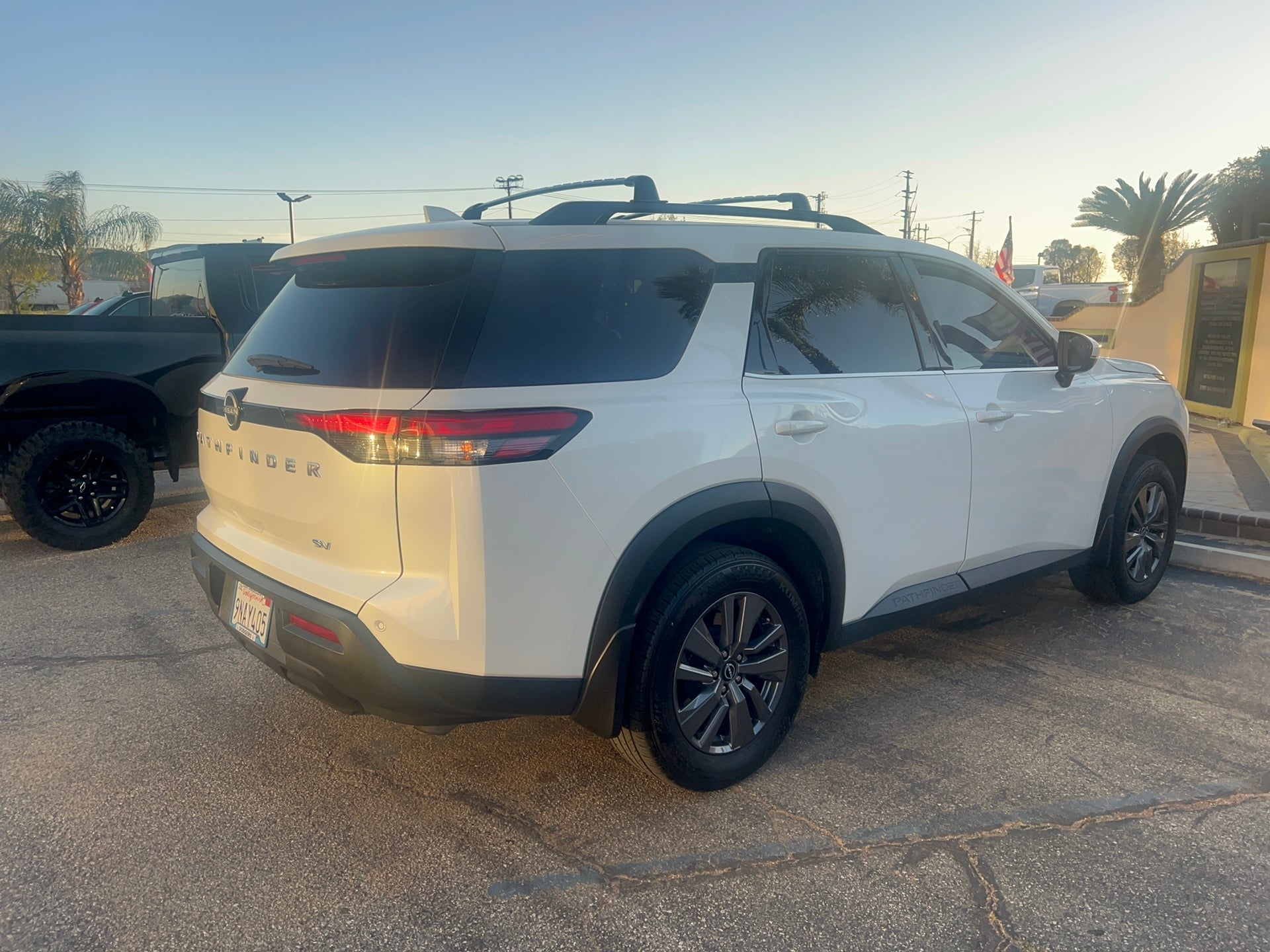 2024 Nissan Pathfinder SV